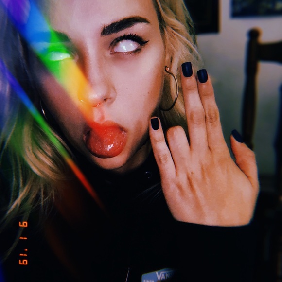 Meet your Posher, Amanda - Picture 1 of 1